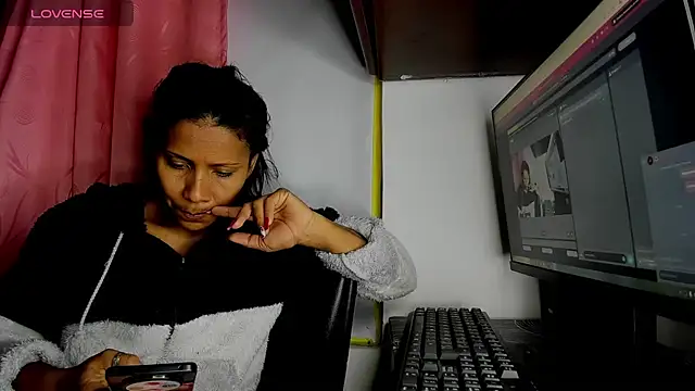 Snapshot of Nenita_Hot_ chatting on 09.08.25 Nenita Hot online show from 09.08.25