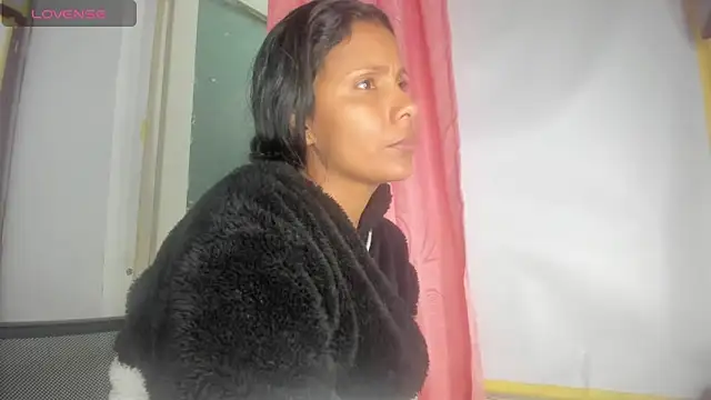 Snapshot of Nenita_Hot_ chatting on 11.12.25 Nenita Hot online show from 11.12.25