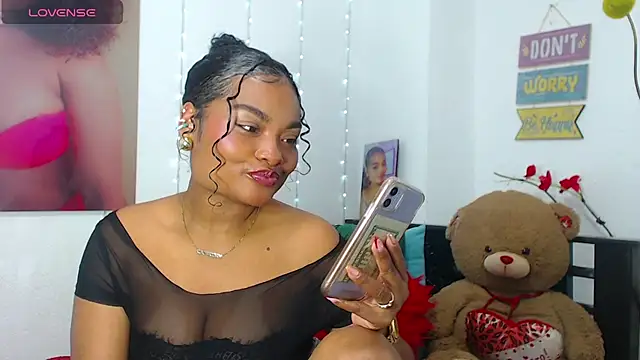 Snapshot of gianna_smith chatting on 12.21.24 gianna smith online show from 12.21.24