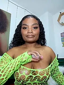 Snapshot of gianna_smith chatting on 10.22.25 gianna smith online show from 10.22.25