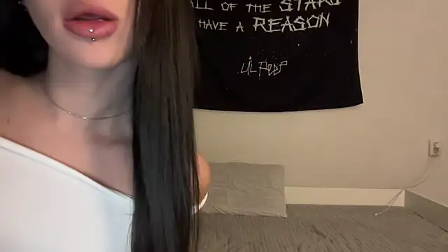 Snapshot of ur_molly chatting on 10.19.25 ur molly online show from 10.19.25