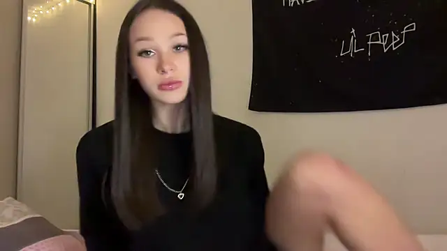 Snapshot of ur_molly chatting on 10.31.25 ur molly online show from 10.31.25