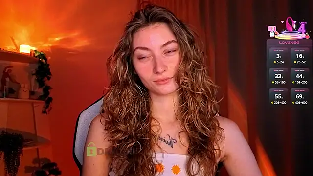 Snapshot of lady_curls chatting on 04.21.26 lady curls online show from 04.21.26