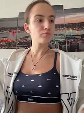 Snapshot of EmilyWi_ chatting on 10.06.25 EmilyWi  online show from 10.06.25