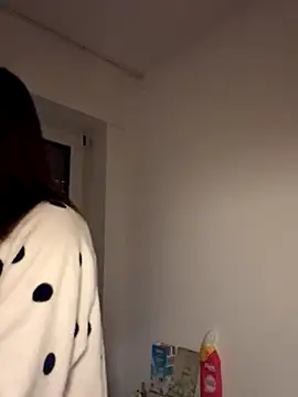 Snapshot of EmilyWi_ chatting on 10.08.25 EmilyWi  online show from 10.08.25