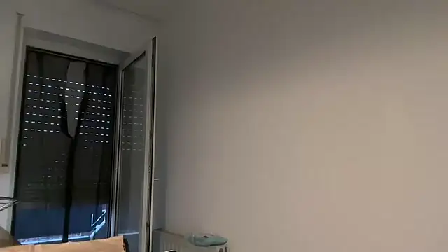 Snapshot of EmilyWi_ chatting on 10.13.25 EmilyWi  online show from 10.13.25