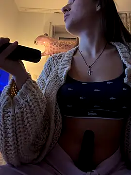 Snapshot of EmilyWi_ chatting on 10.14.25 EmilyWi  online show from 10.14.25