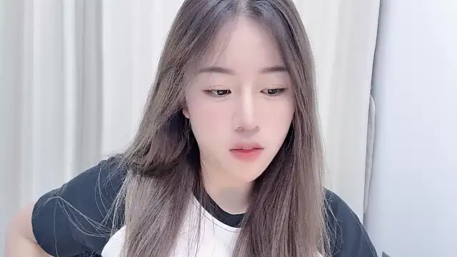 Snapshot of chloe-01 chatting on 12.03.24 chloe-01 online show from 12.03.24