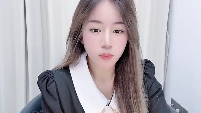 Snapshot of chloe-01 chatting on 12.12.24 chloe-01 online show from 12.12.24