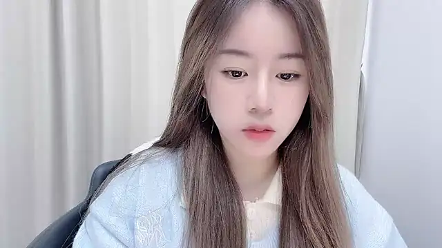 Snapshot of chloe-01 chatting on 12.22.24 chloe-01 online show from 12.22.24