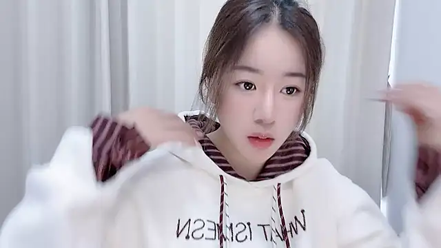 Snapshot of chloe-01 chatting on 12.27.24 chloe-01 online show from 12.27.24