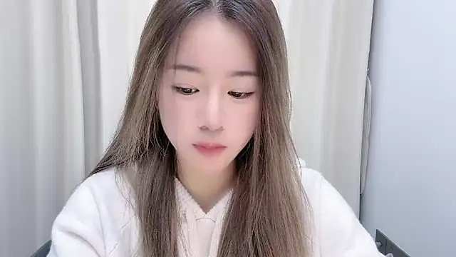 Snapshot of chloe-01 chatting on 12.28.24 chloe-01 online show from 12.28.24