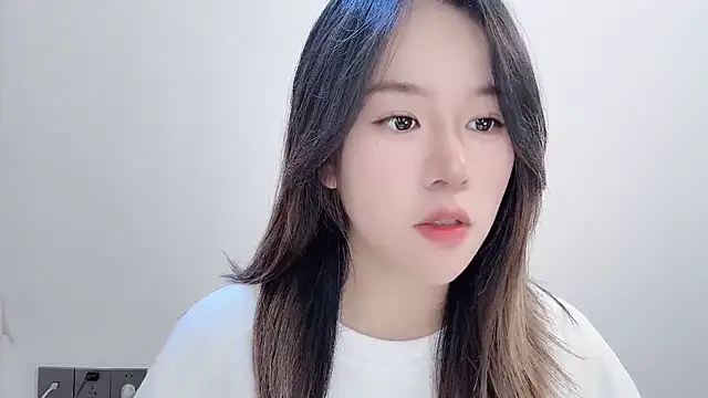 chloe-01 online show from 11.18.25