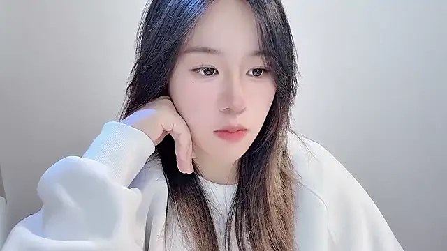 chloe-01 online show from 11.28.25