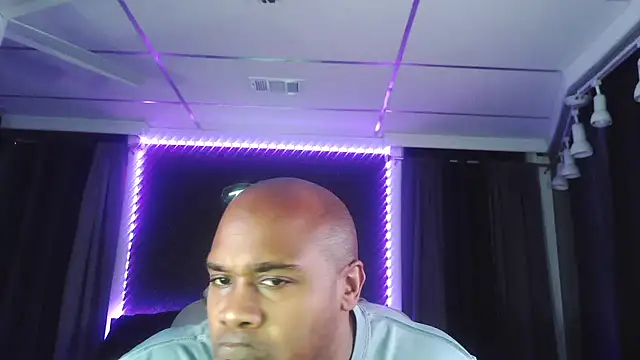 Snapshot of Dcrush17 chatting on 12.12.24 Dcrush17 online show from 12.12.24