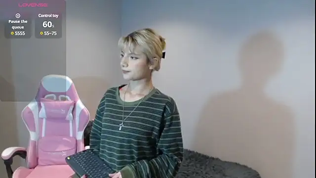 Snapshot of HiScarlett chatting on 01.28.25 HiScarlett online show from 01.28.25