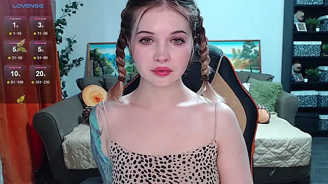 Snapshot of SYKE chatting on 12.10.24 SYKE online show from 12.10.24