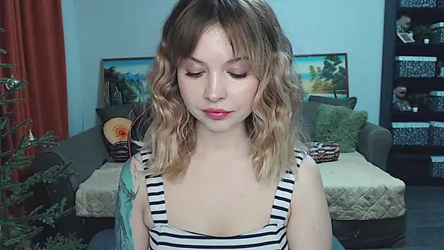 Snapshot of SYKE chatting on 01.04.25 SYKE online show from 01.04.25