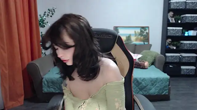 Snapshot of SYKE chatting on 02.07.25 SYKE online show from 02.07.25