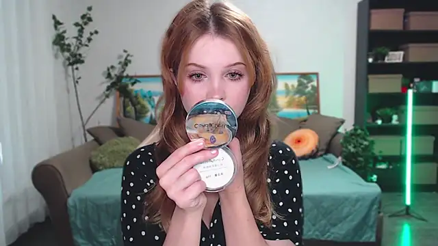 Snapshot of SYKE chatting on 10.21.25 SYKE online show from 10.21.25