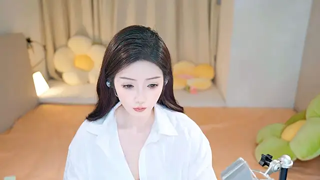 Snapshot of Eimile chatting on 12.01.24 Eimile online show from 12.01.24