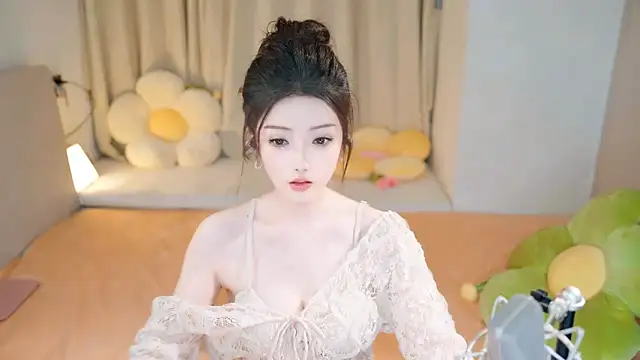 Snapshot of Eimile chatting on 12.09.24 Eimile online show from 12.09.24