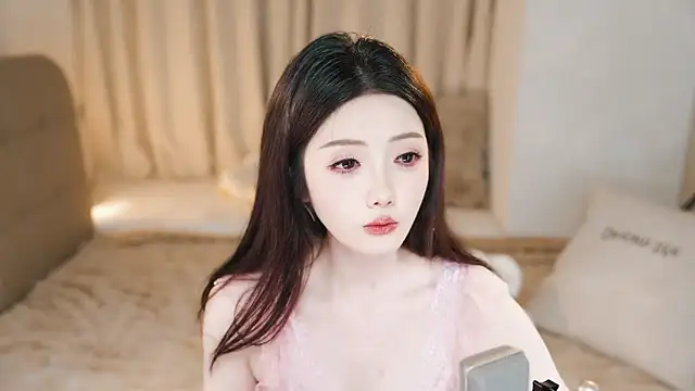 Snapshot of Eimile chatting on 03.03.25 Eimile online show from 03.03.25