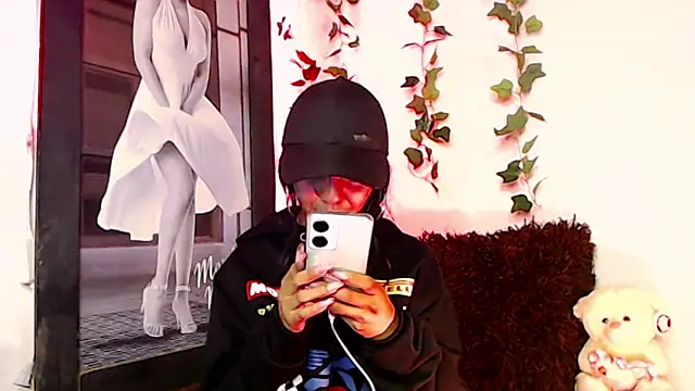 Snapshot of sofi_soft_ chatting on 01.04.25 sofi soft  online show from 01.04.25