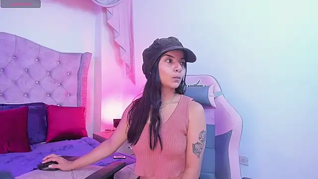 Snapshot of sofi_soft_ chatting on 02.11.25 sofi soft  online show from 02.11.25