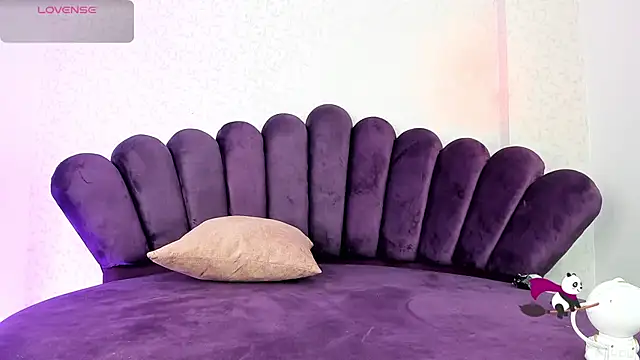 Snapshot of sofi_soft_ chatting on 10.17.25 sofi soft  online show from 10.17.25