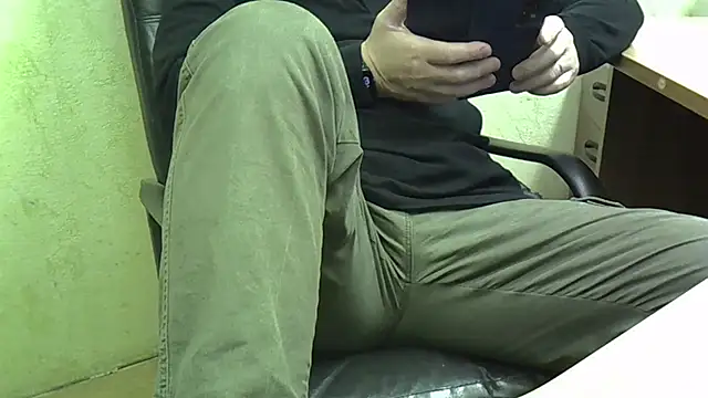 Snapshot of nikdov3 chatting on 11.14.25 nikdov3 online show from 11.14.25