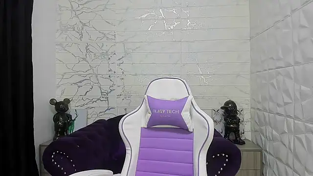 Im Milan Rs online show from 02.18.25