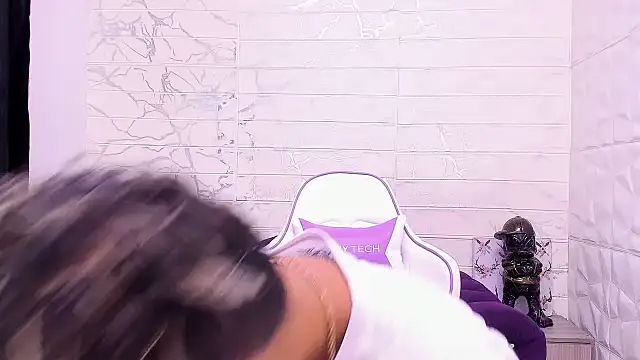 Im Milan Rs online show from 02.20.25