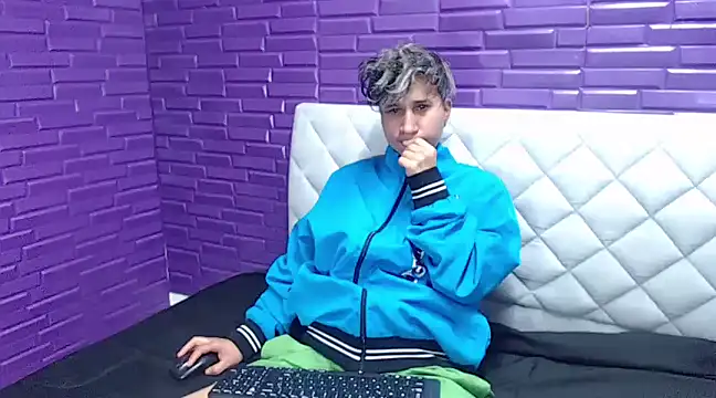 Im Milan Rs online show from 02.21.25