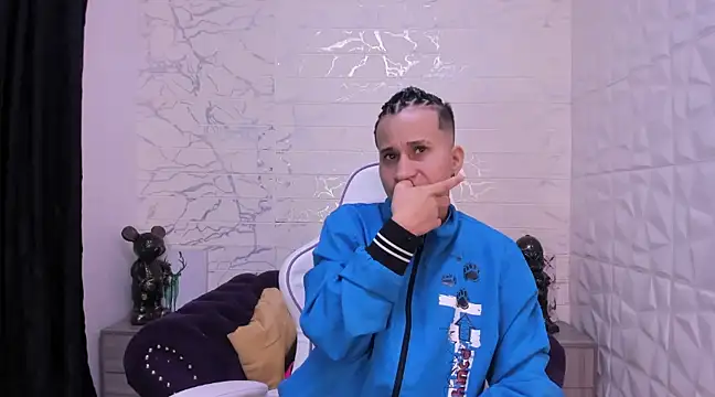 Im Milan Rs online show from 02.22.25