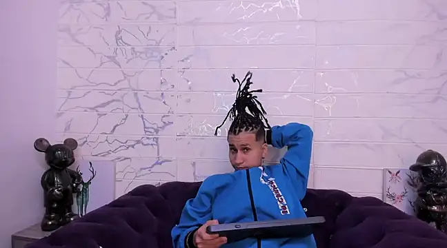 Im Milan Rs online show from 02.22.25