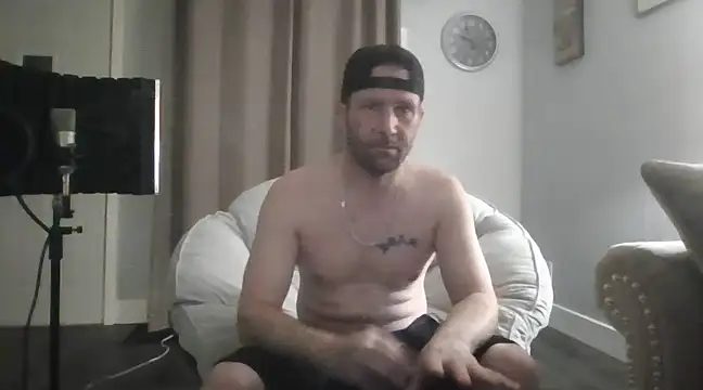 Snapshot of Edward_LongCock chatting on 01.05.25 Edward LongCock online show from 01.05.25