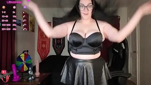 Snapshot of TheGothMilf chatting on 06.20.26 TheGothMilf online show from 06.20.26