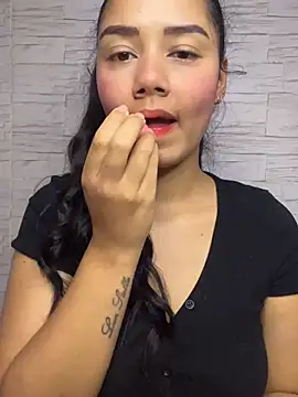 Snapshot of _Luana chatting on 05.23.26 Luana online show from 05.23.26