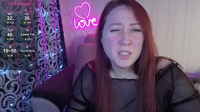 Snapshot of KellyCrystall chatting on 12.21.25 KellyCrystall online show from 12.21.25