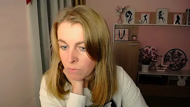 Hot Milady online show from 12.12.24