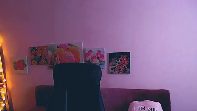 Hot Milady online show from 02.06.25