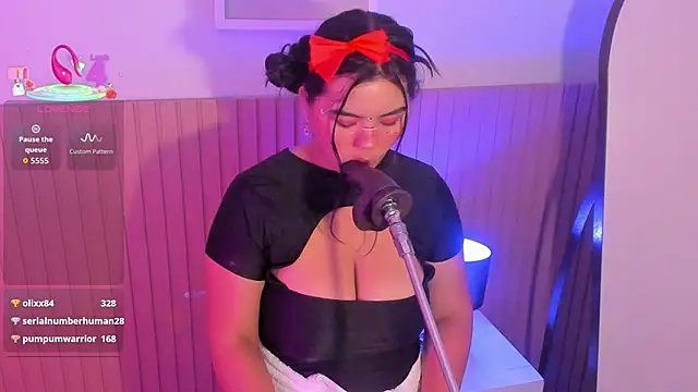 klhoe boobs online show from 04.04.26