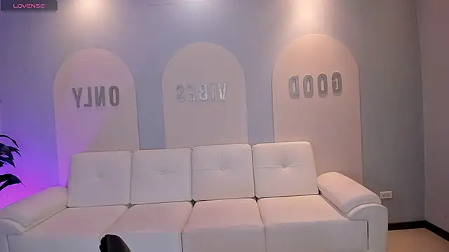 ValeriaRoldanX online show from 04.19.26