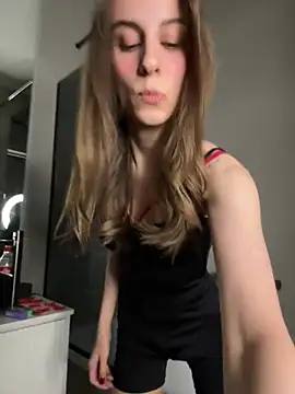 Snapshot of HellPeach chatting on 02.17.25 HellPeach online show from 02.17.25