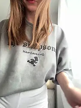 Snapshot of HellPeach chatting on 03.05.25 HellPeach online show from 03.05.25