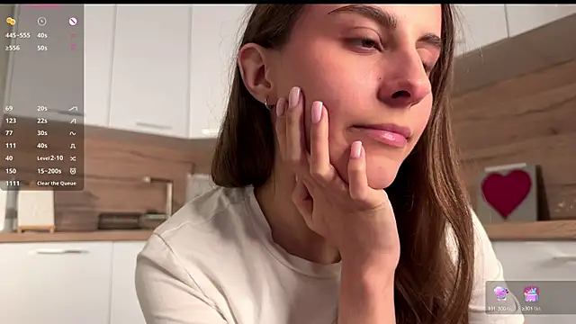 Snapshot of HellPeach chatting on 10.15.25 HellPeach online show from 10.15.25