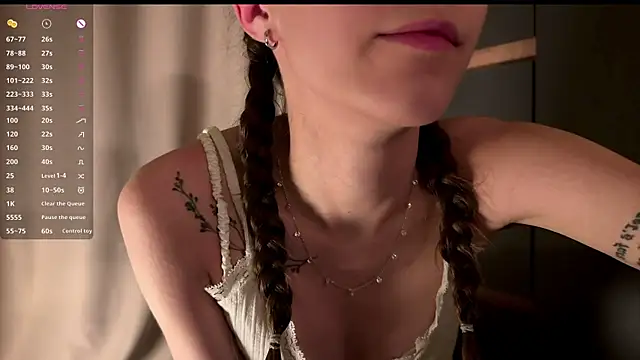 Snapshot of HellPeach chatting on 04.11.26 HellPeach online show from 04.11.26