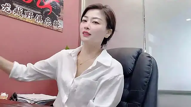 Snapshot of QianF-666 chatting on 10.18.25 QianF-666 online show from 10.18.25