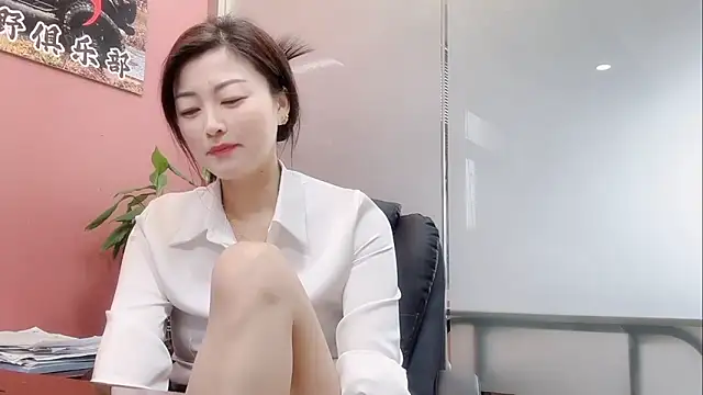 Snapshot of QianF-666 chatting on 10.19.25 QianF-666 online show from 10.19.25